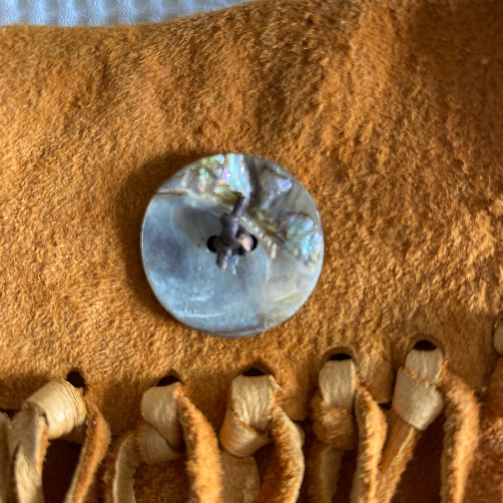 Fringed Tan Suede Mini Indigenous Purse with abalone button. - Picture 2 of 6